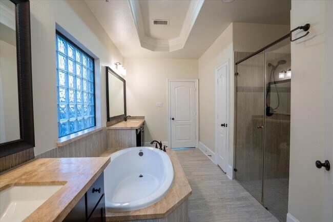 Building Photo - 2614 Orleans Way