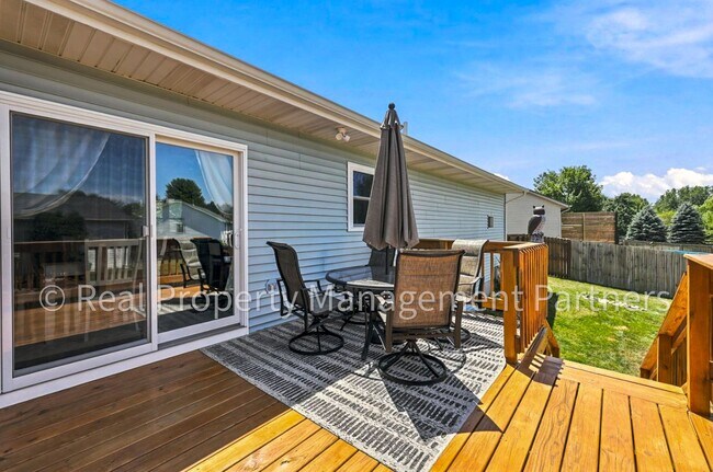 Building Photo - Updated 3-Bed Home with 2-Car Garage and Fenced in Yard on .23+ Acres, Near GVSU