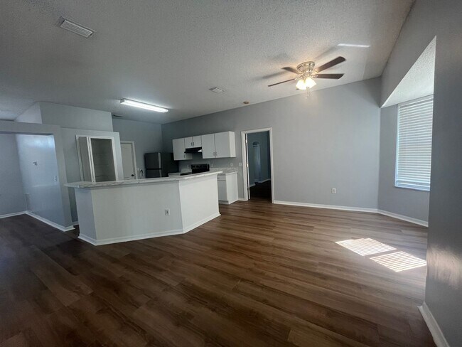 Building Photo - Nice Home in Seminole Woods!