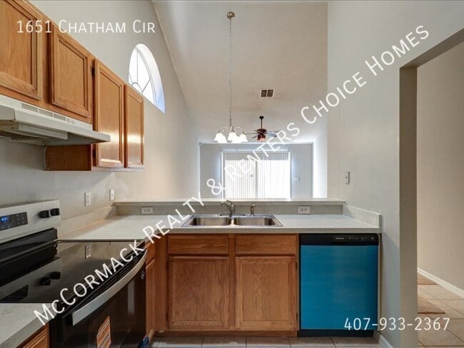 Building Photo - 1651 Chatham Cir