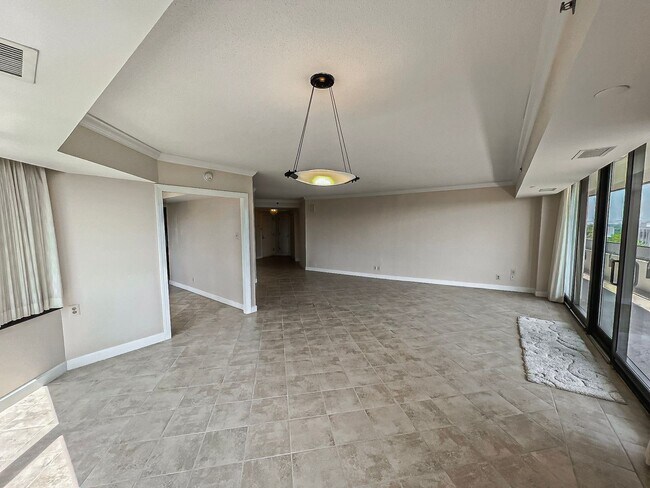 Building Photo - Fantastic 3 Bedroom 3 Bathroom Condo With ...