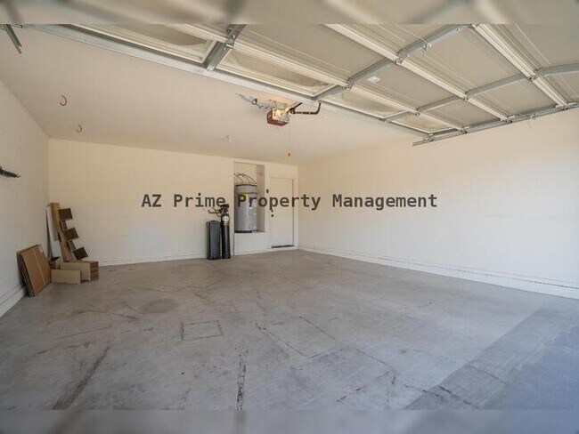 Building Photo - 17432 W Calavar Rd