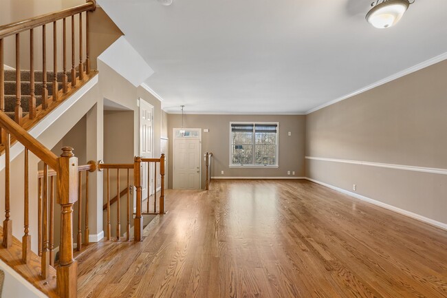 Building Photo - 923 Hidden Moss Dr