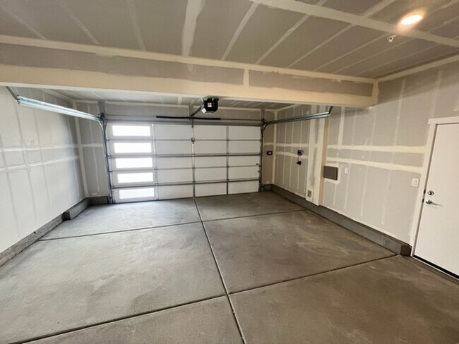Building Photo - Brand New Three Bedroom Home in S. Reno