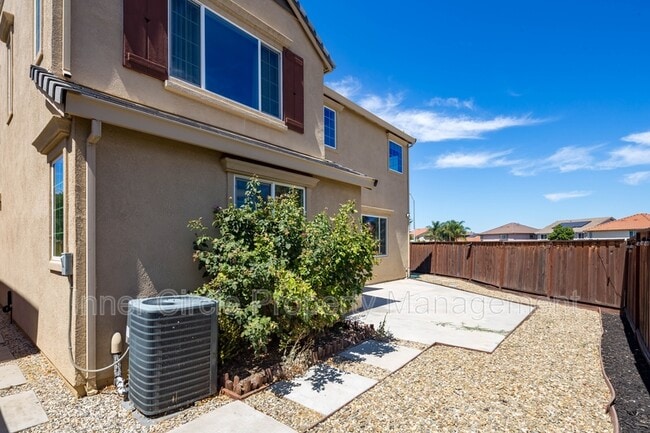 Building Photo - 5408 Mazant Loop