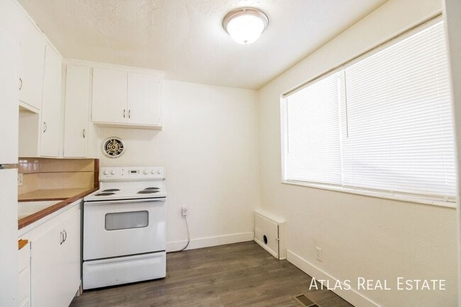 Building Photo - 1365 Emery St W