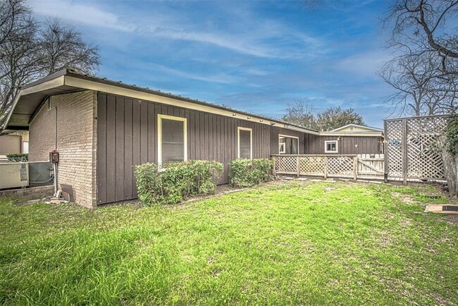 Building Photo - 5304 Bedford St
