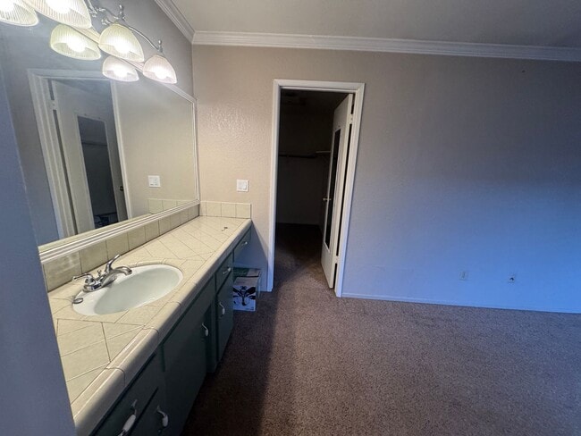 Building Photo - 3 Bedroom, 2 Bath, 2 car garage