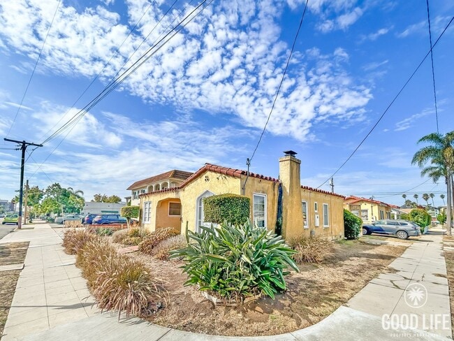 Building Photo - Beautiful 2B 1BA Home in University Height...