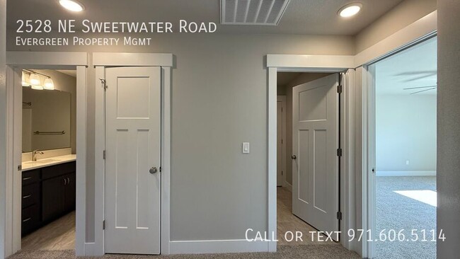 Building Photo - 2528 NE Sweetwater Rd