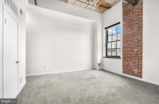 Building Photo - 303 Vine St