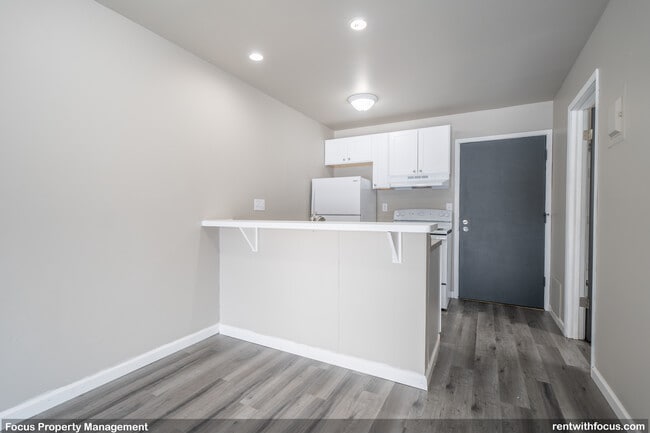 Building Photo - Fox Ridge
