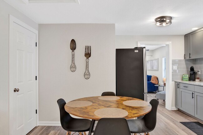 Building Photo - Downtown Pensacola Home For Rent