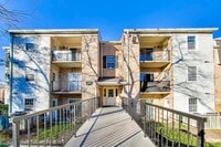 Building Photo - Clean & Fresh 2 + 2 close to METRO!