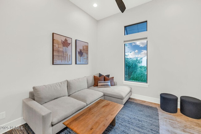 Building Photo - 5413 E Juniper Cyn Dr