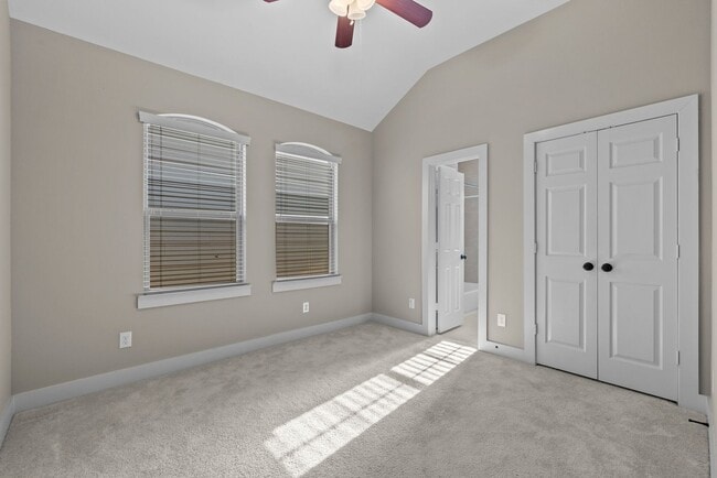 Building Photo - Stunning Single-Family Home in the Heart o...
