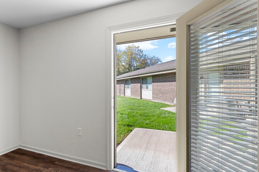 Building Photo - 2900 NE Kendallwood Pkwy