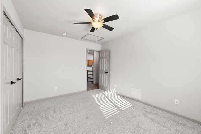 Building Photo - 5540 Almont Ave