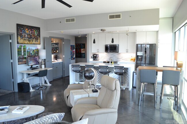 Building Photo - 315 Rock St