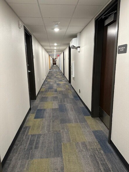 Building Photo - 15 19th Ave SW