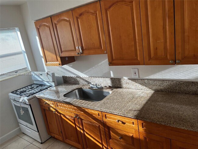 Building Photo - 736 83rd St