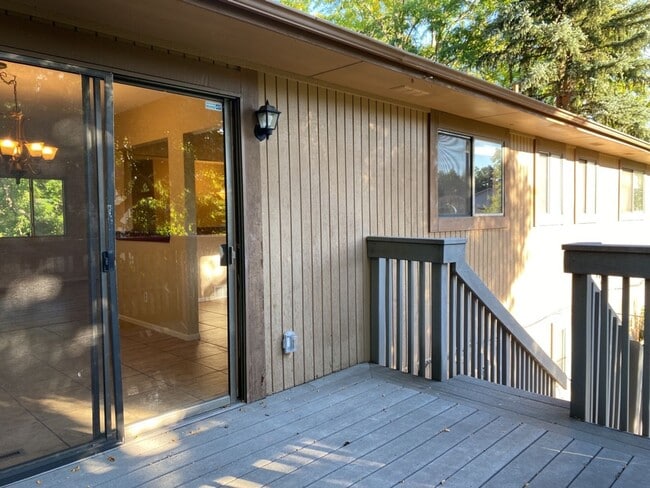 Building Photo - STUDENTS WELCOME! 5 Bedroom 3 Bathroom Bi-Level Single-Family Home in Midtown Fort Collins