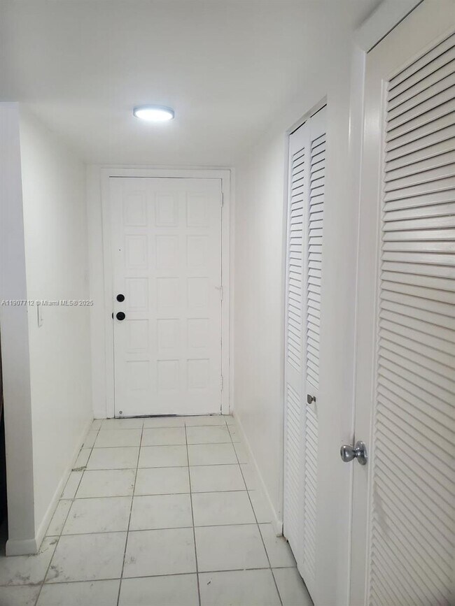 Building Photo - 3300 Spanish Moss Terrace