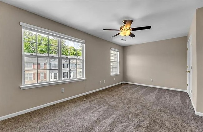 Building Photo - Beautiful 3 bedroom, 3 1/2 bathroom townhome in Tarrant Trace