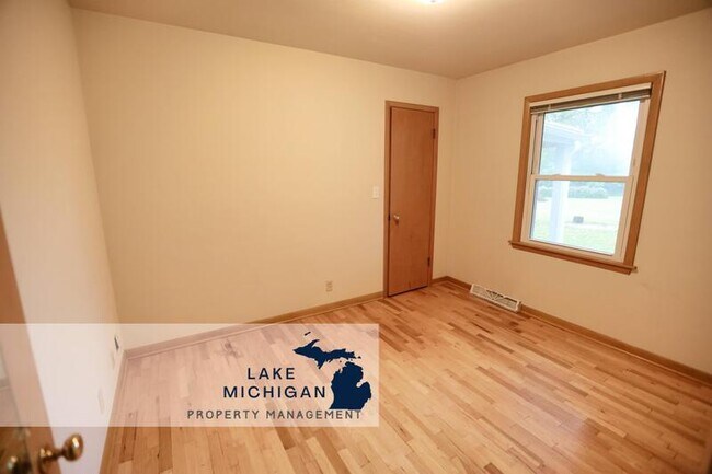 Building Photo - 1687 32nd Ave