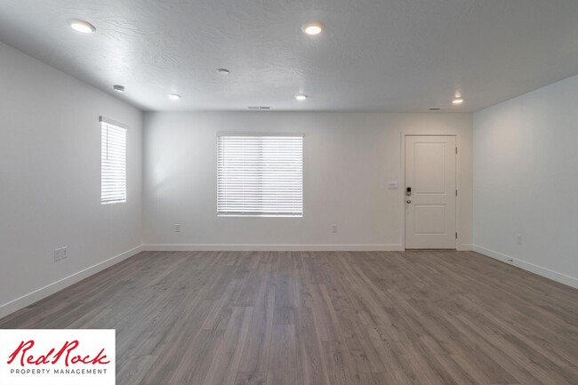 Building Photo - Brand New End Unit Townhome In Long Valley