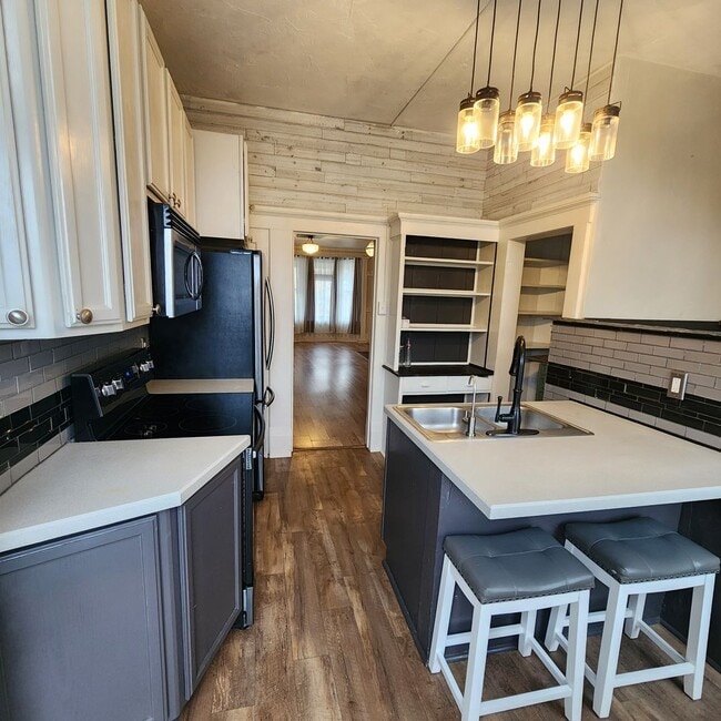 Building Photo - 720-722 W Granite