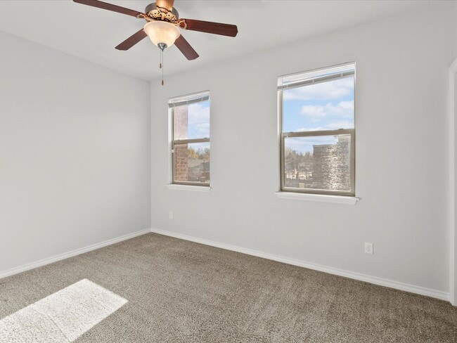 Building Photo - Gorgeous newer 2br 2.5ba Townhome!!