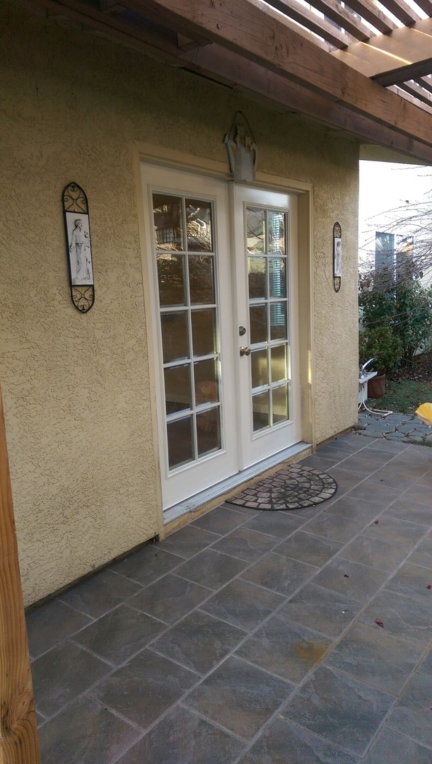 Building Photo - Charming Two Story Home