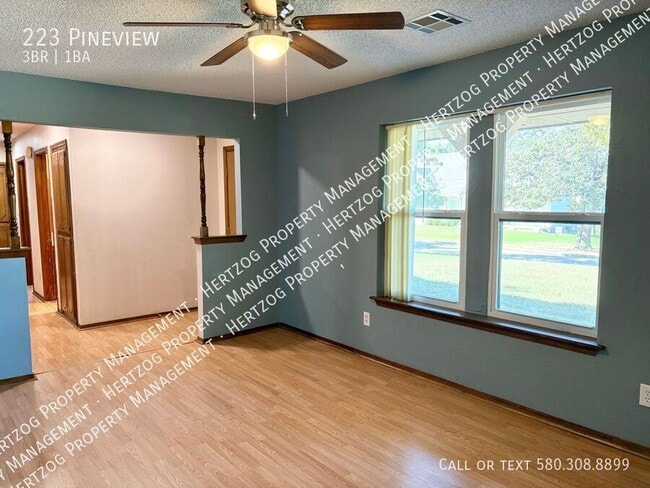 Building Photo - 223 Pineview-