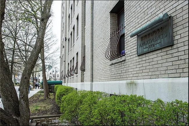 Building Photo - 372 S Highland Ave