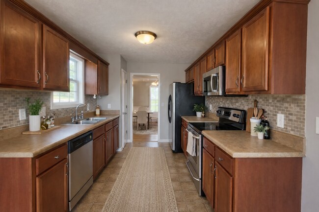 Building Photo - Stunning Split-Level Home with Space, Style & Scenic Views