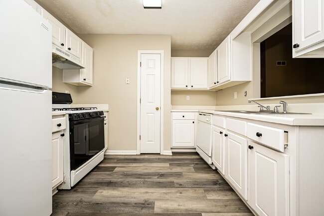 Building Photo - 819 Sweetwater Way