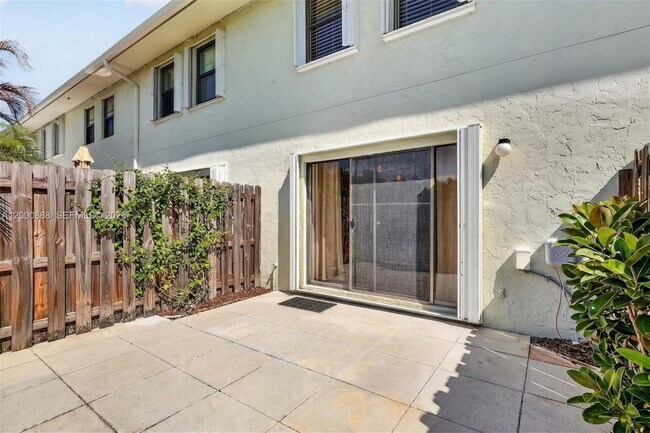 Building Photo - 9425 S Ocean Dr