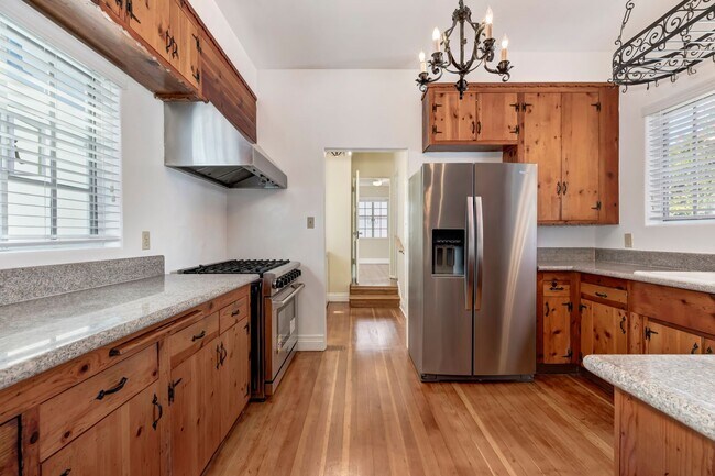 Building Photo - Classic Spanish Elegance Steps from Beverly Hills