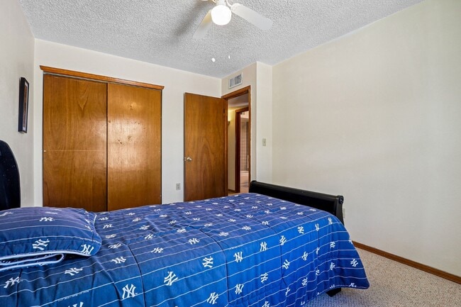 Building Photo - 724 Martha Gale Dr