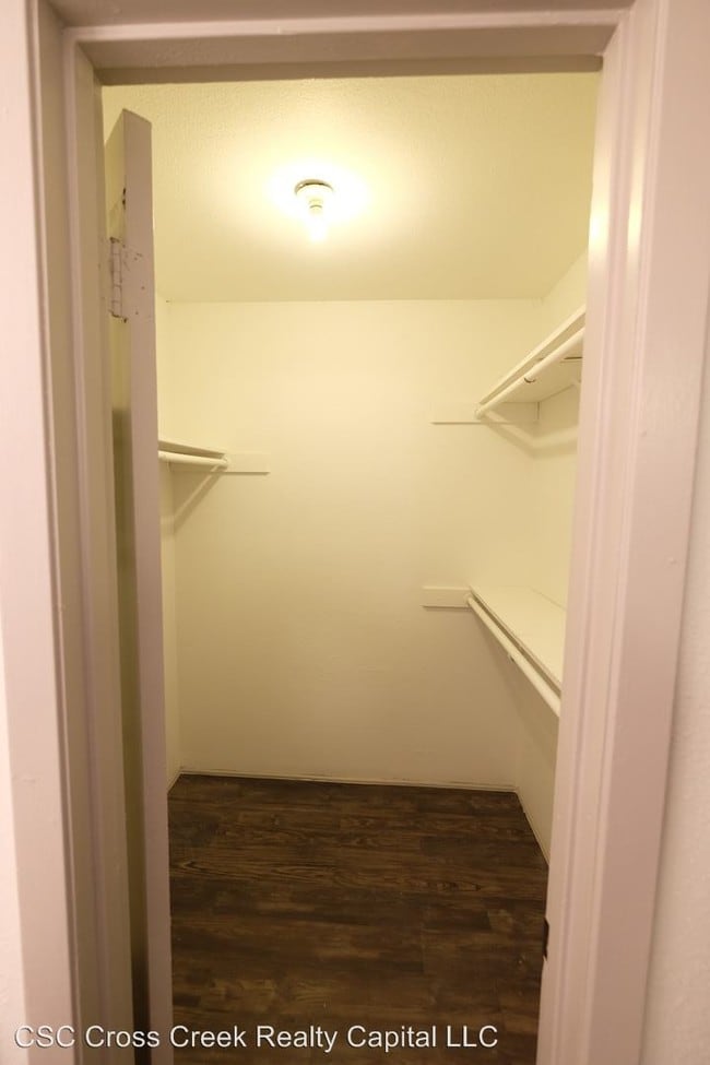 Building Photo - 1124 Rutland Dr