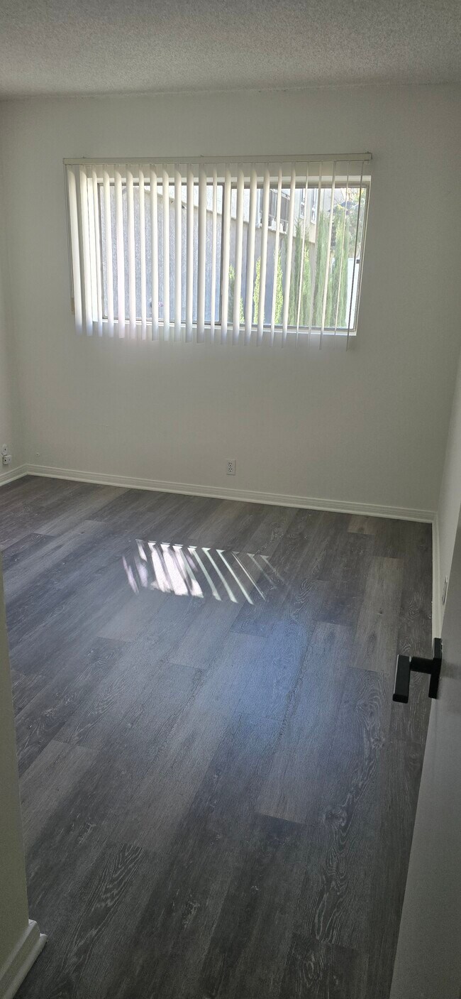 Building Photo - 369 Waldo Ave