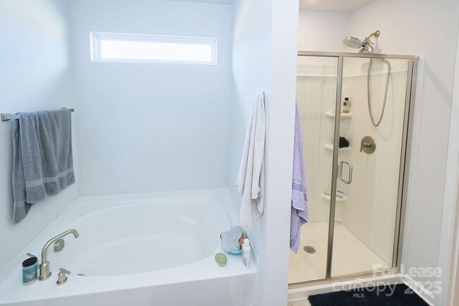 Building Photo - 547 Sitka Dr