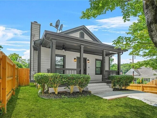 Building Photo - Stylish 4bd/2ba Renovated Rental with Fenced Yard in Growing Westside Neighborhood