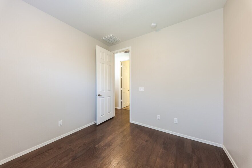 Building Photo - 1187 N 164th Ave