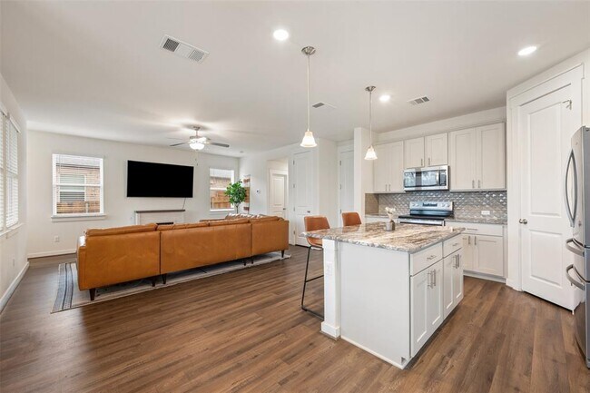 Building Photo - 8204 Prairie Rye Dr