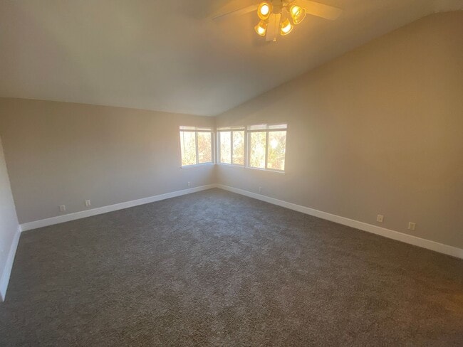 Building Photo - 4 Bedroom, 3 Bath North West Reno Area Home!