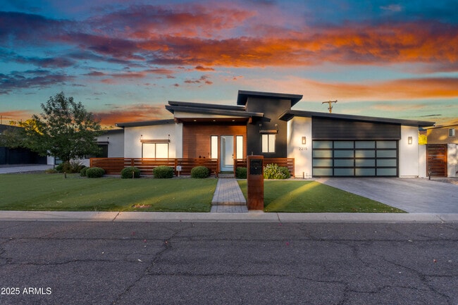 Primary Photo - 2215 N 38th Way