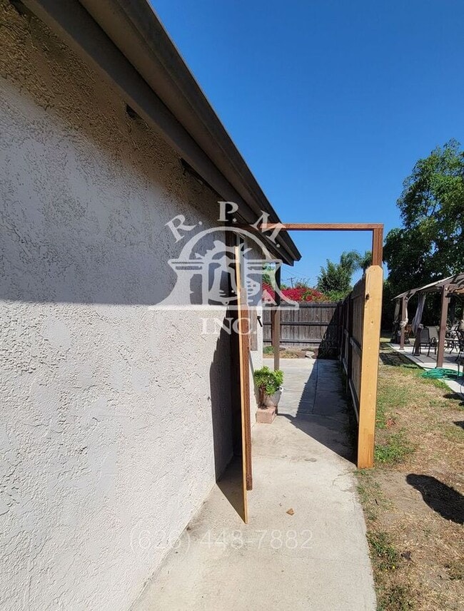 Building Photo - Charming 1-Bedroom Back House in El Monte,...