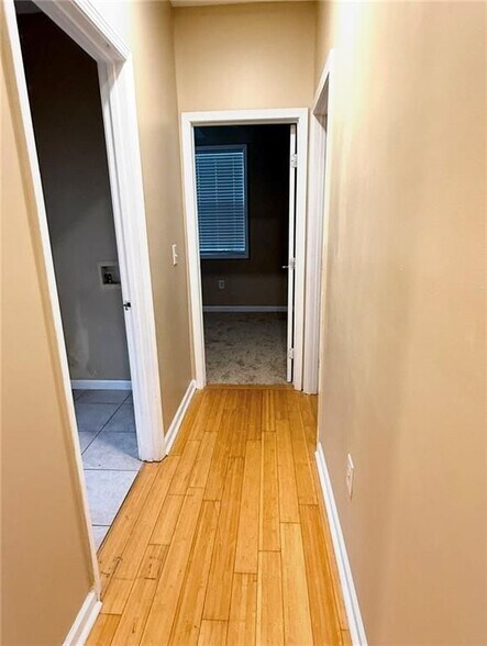 Building Photo - 4831 Oak Path